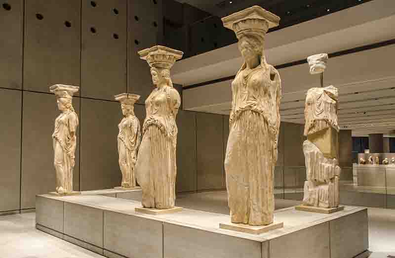 53 - Grecia - Atenas - museo de la Acropolis - Erecteion - portico de Las Cariatides